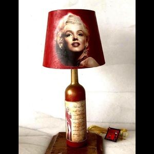 Marilyn Monroe lamp
